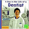 A Day in the Life of a Dentist (First Facts Commuity Helpers at Work Series) - Heather Adamson